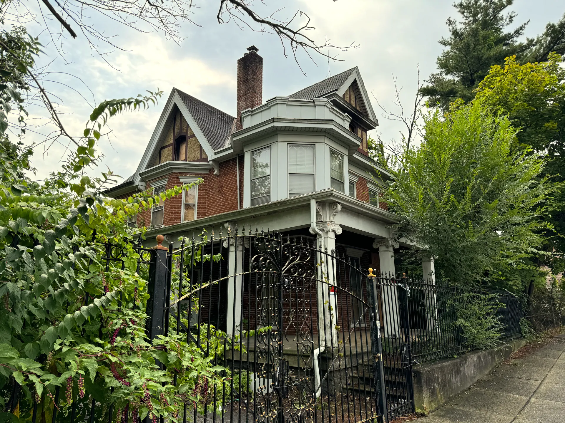 143 w broad st bethlehem pa after fire on august 15th 2024