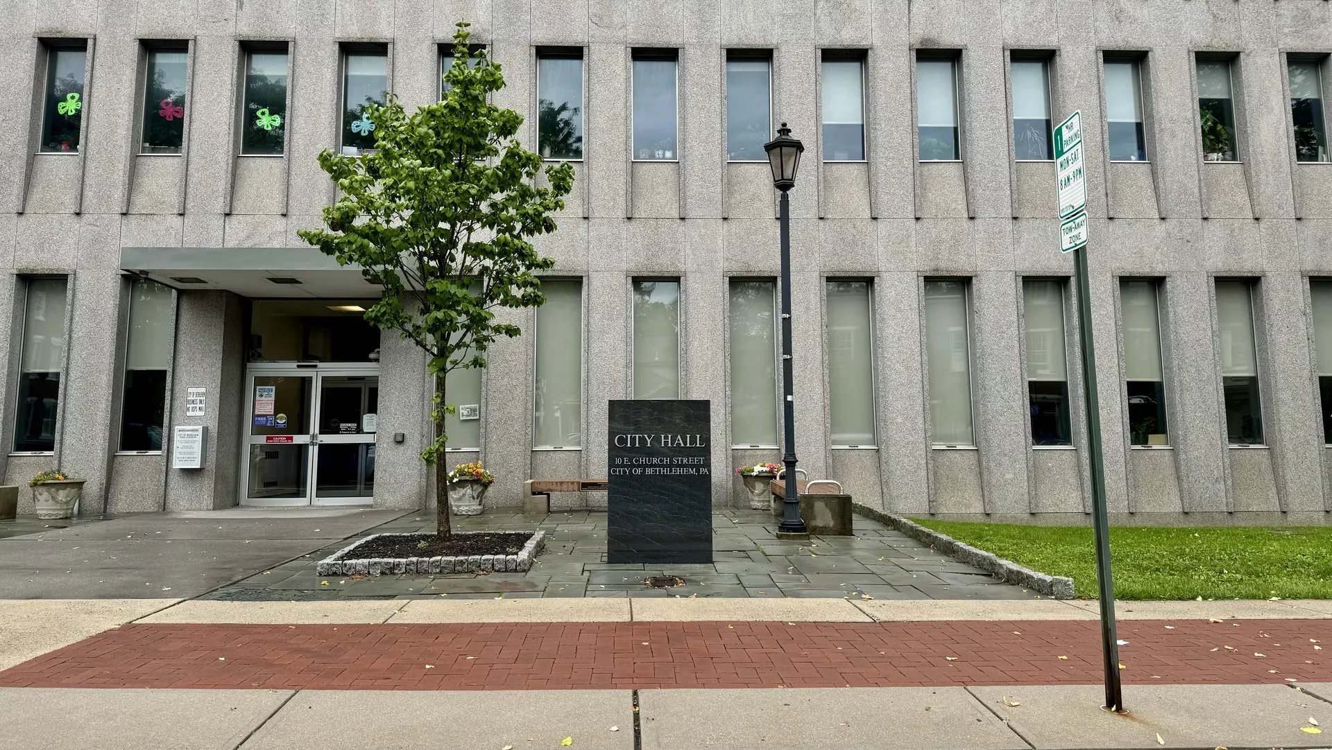 bethlehem city hall in the fall