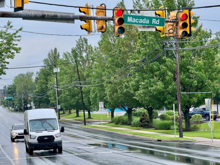 New PA law bans hand-held devices while driving, even at red lights