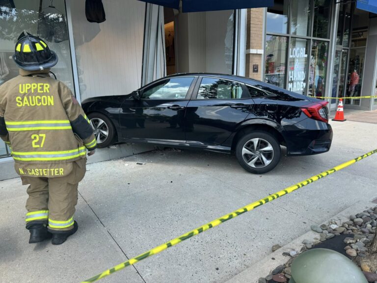 Car crashes into American Eagle at Promenade Shops; no injuries reported