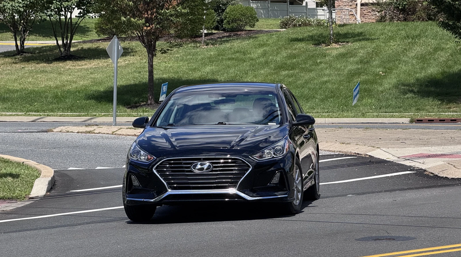 black hyundai car