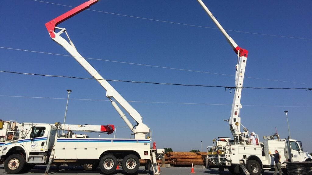 ppl truck with crane