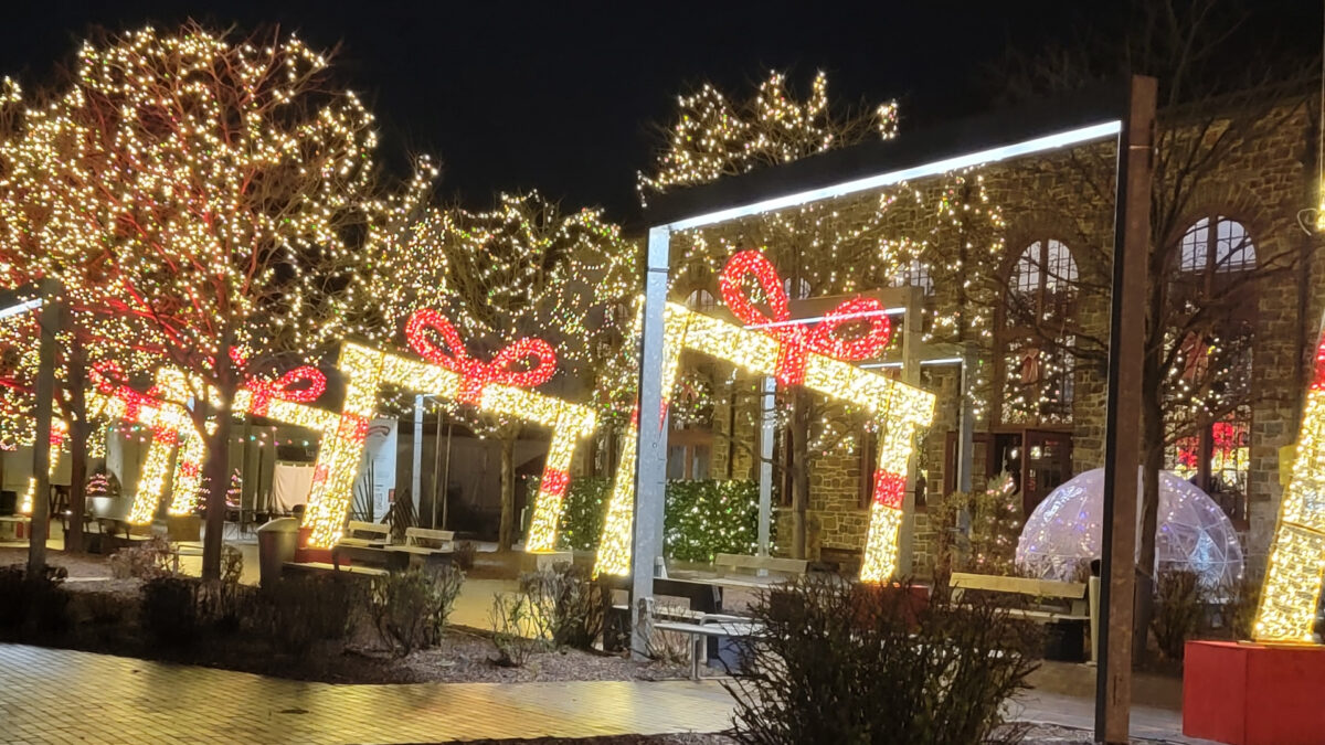 chriskindlmarkt decorations