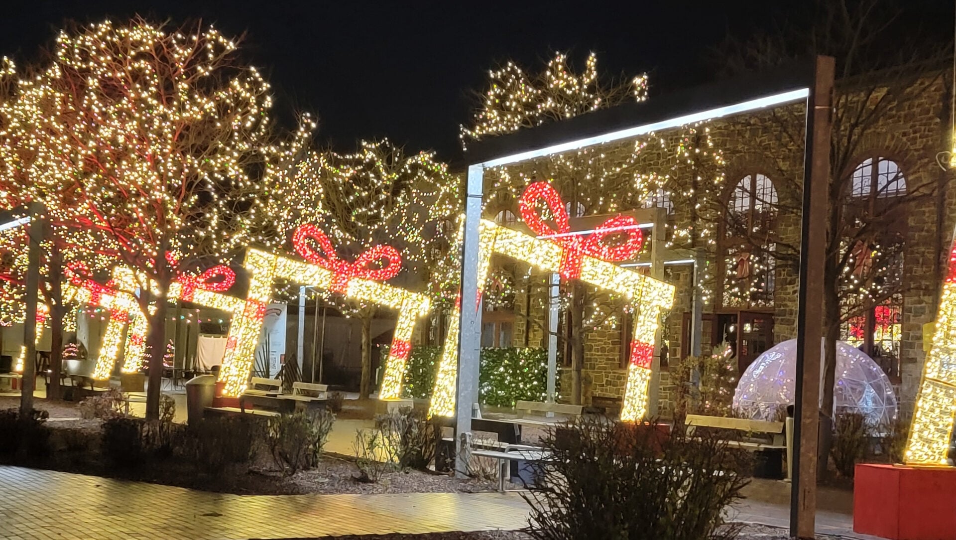 chriskindlmarkt decorations