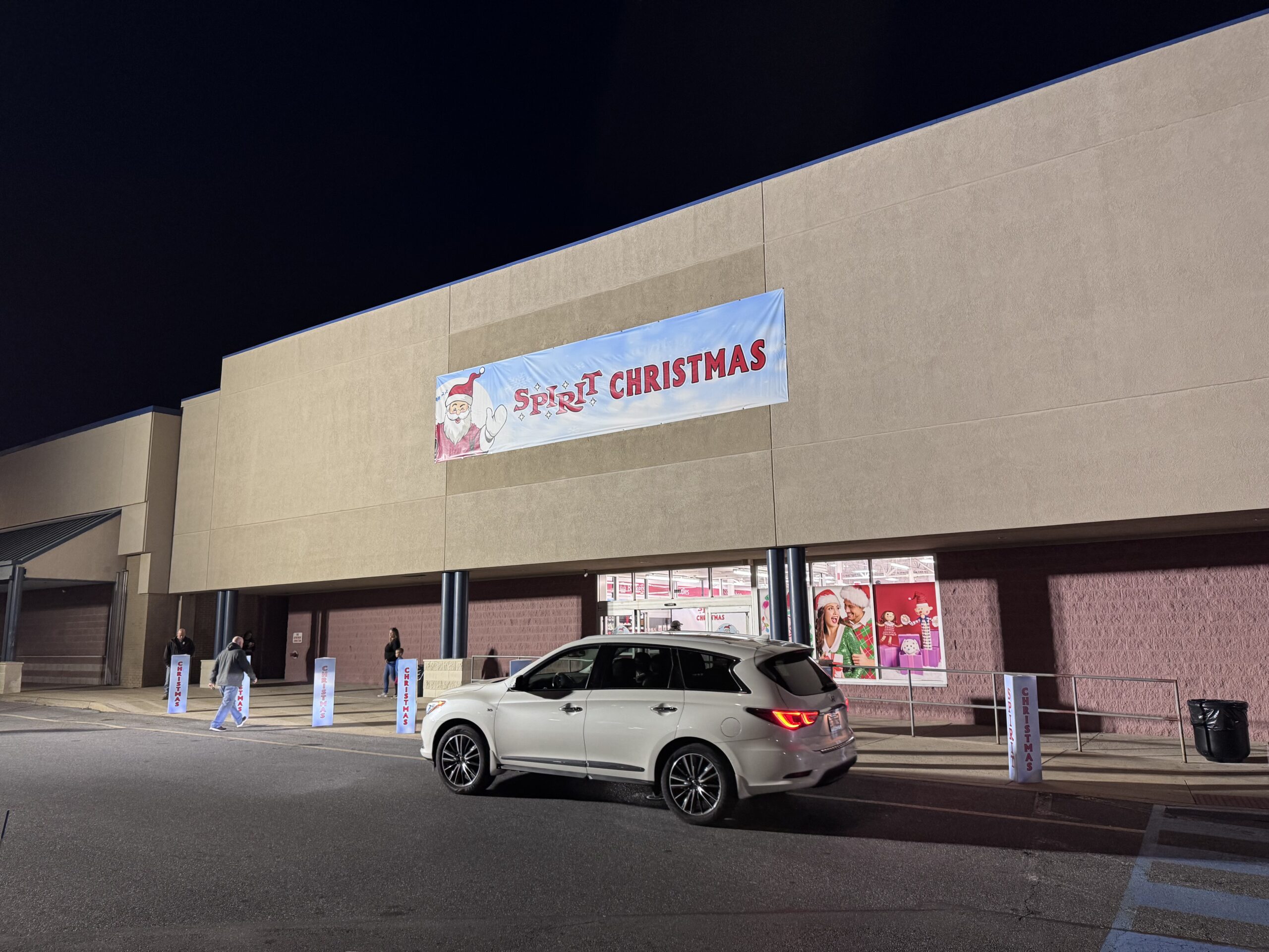 spirit of christmas store opening whitehall