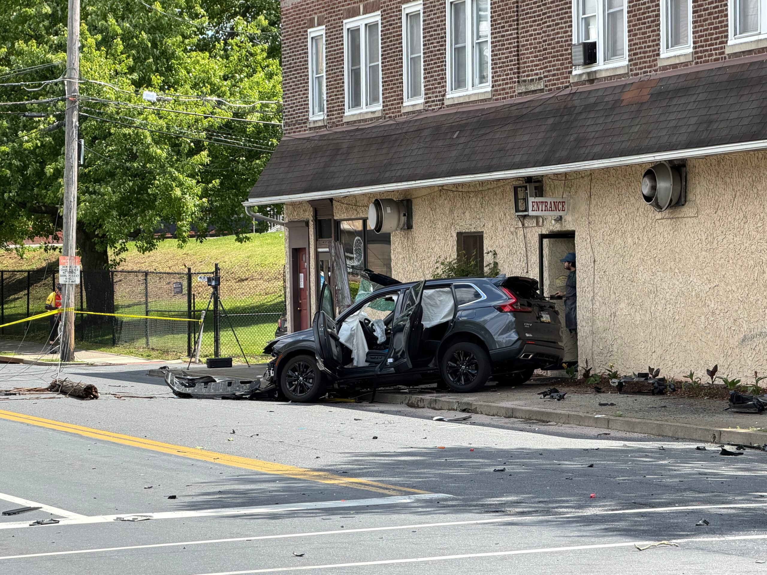 car crash white kia vs grey suv bethlehem pa new street and elizabeth